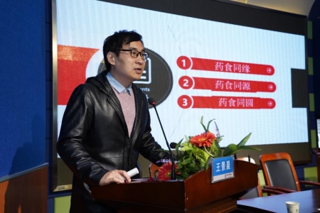 穿着西装笔挺的男子与配字&#xA;&#xA;描述已自动生成