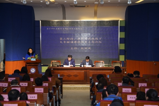 图片包含 室内, 房间, 桌子, 充满&#xA;&#xA;描述已自动生成